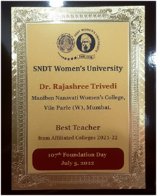 Awarded the Maharshi Karve Utkrushta Shikshak Puraskar by SNDT Women’s University